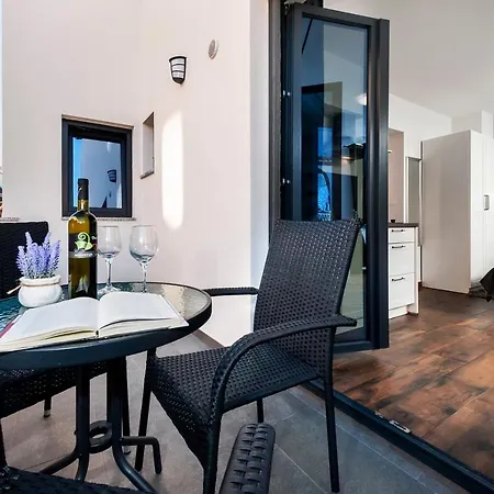 Deluxe A&a Apartment *