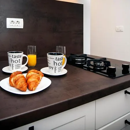 Deluxe A&a Apartment