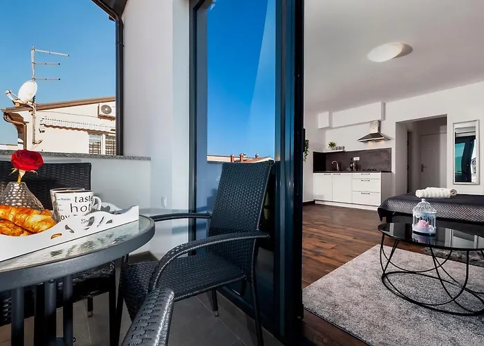 Апартаменты Deluxe A&a Ровинь