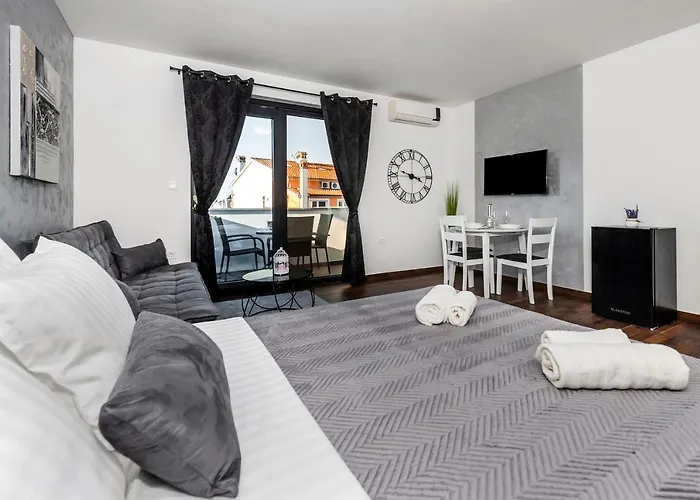 Deluxe A&a Ровинь