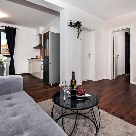 Apartment Deluxe A&a *