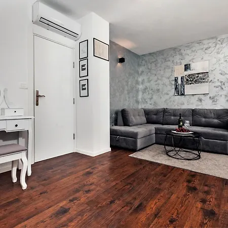 Deluxe A&a Apartment *