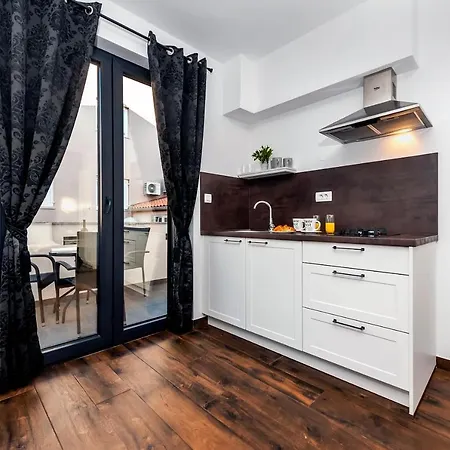 Deluxe A&a * ロヴィニ