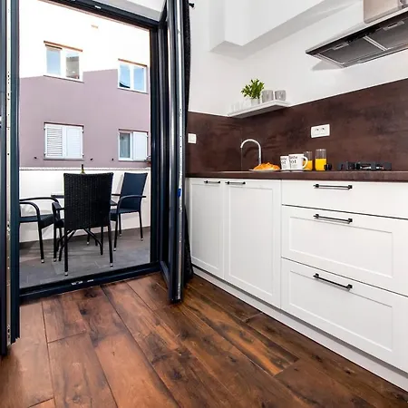 Apartment Deluxe A&a *