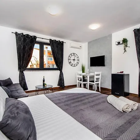 Deluxe A&a Apartment *