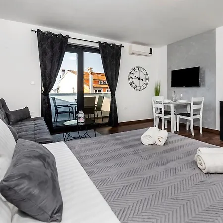 Deluxe A&a ロヴィニ